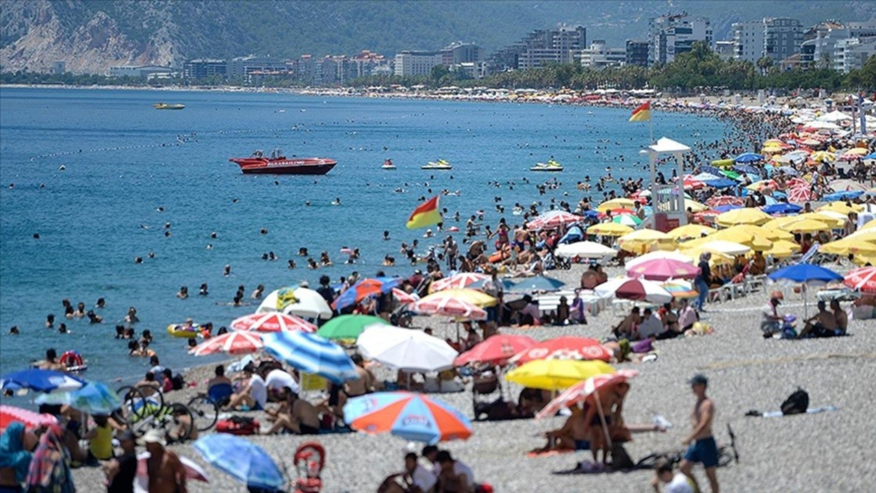 Otellerde doluluk yüzde 100’e ulaştı! Antalya son yılların en hareketli bayram tatilini geçirdi